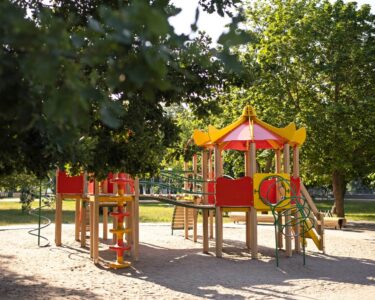 Place zabaw z atestem