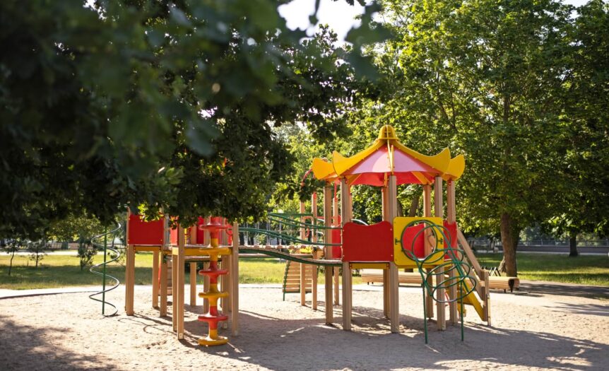 Place zabaw z atestem